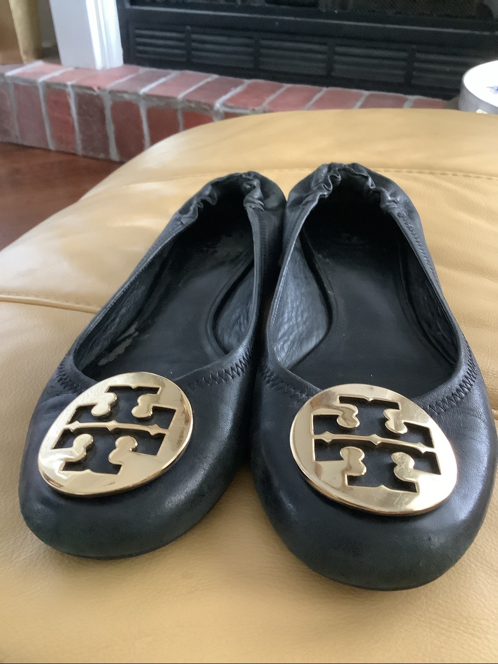 Tory Burch Minnie Leather Travel Ballet Flats Gold Logo Medallion Black Size 8 - Picture 8 of 9